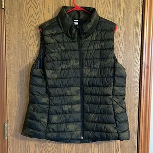 Old navy camo puffer vest